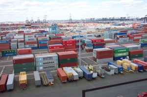 line3174_-_shipping_containers_at_the_terminal_at_port_elizabeth_new_jersey_-_noaa